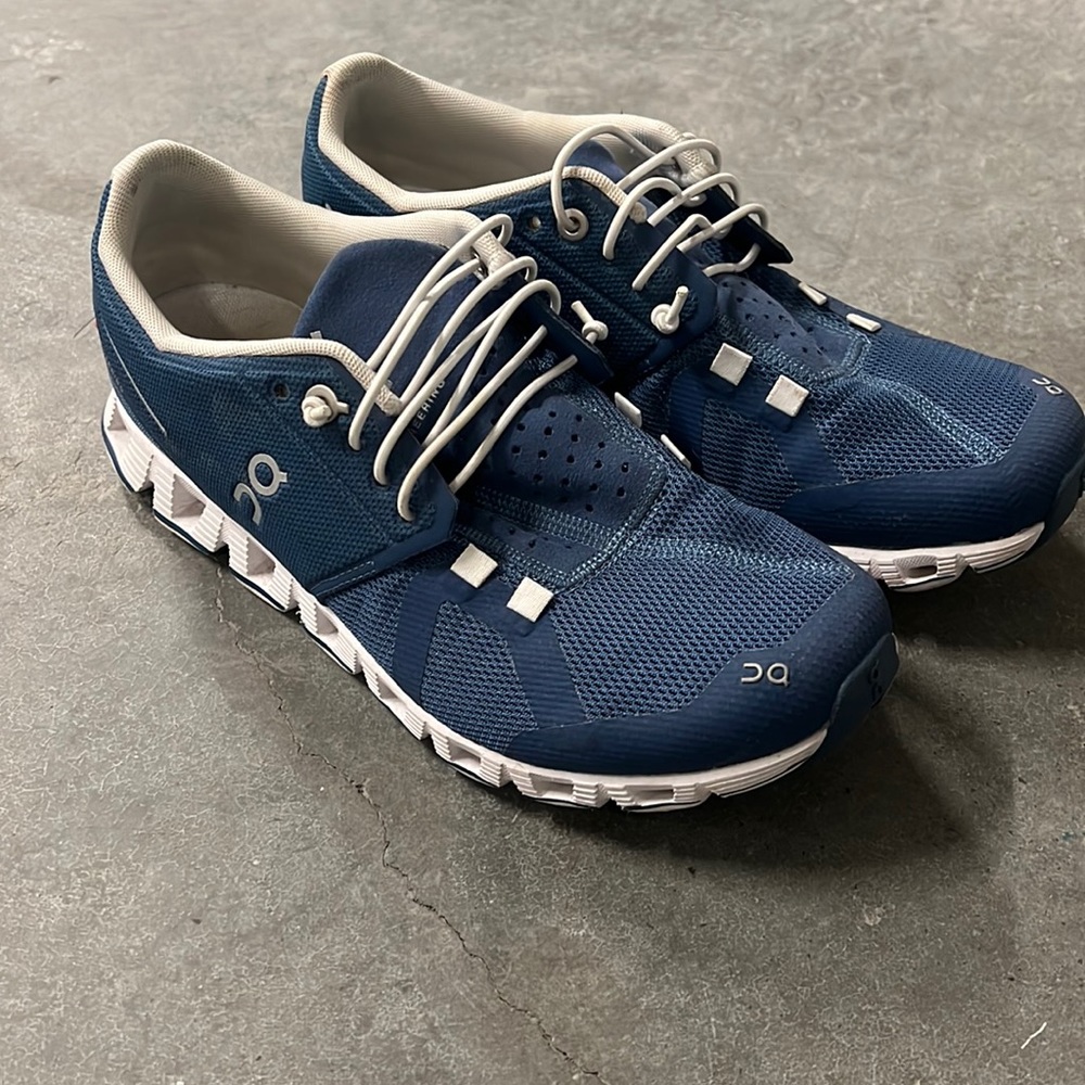 Size 7 ON cloud running shoes